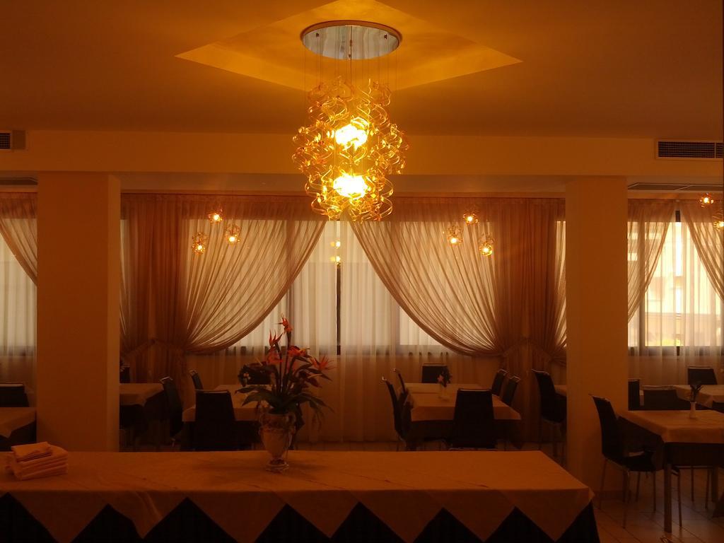 Hotel Abel Cesenatico Buitenkant foto
